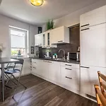 Victus Cozy With Underground Parking By Renters Appartement *
