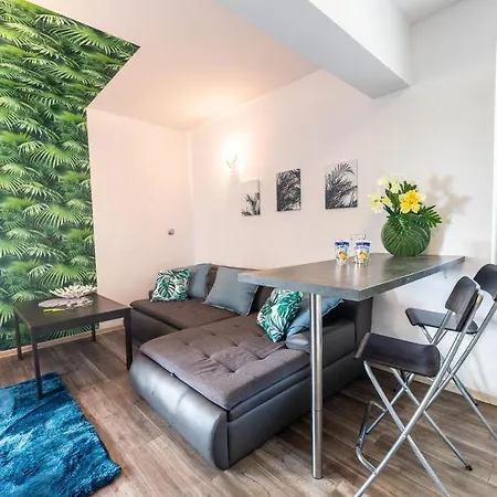 Victus Cozy With Underground Parking By Renters Appartamento