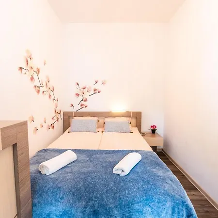 Victus Cozy With Underground Parking By Renters
