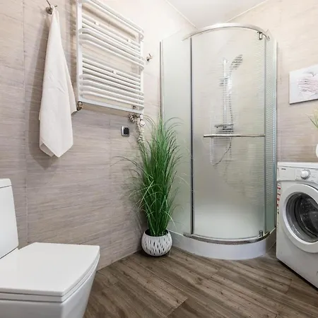 Apartment Victus Cozy With Underground Parking By Renters *